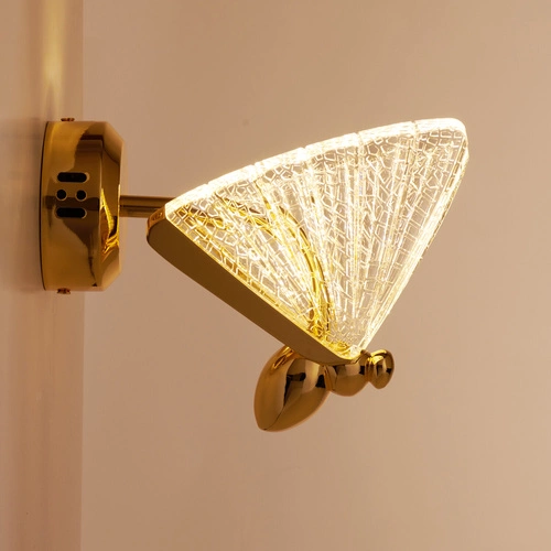 Moderní LED nástěnné svítidlo BEE Step into Design zlaté 18 cm do ložnice a obýváku