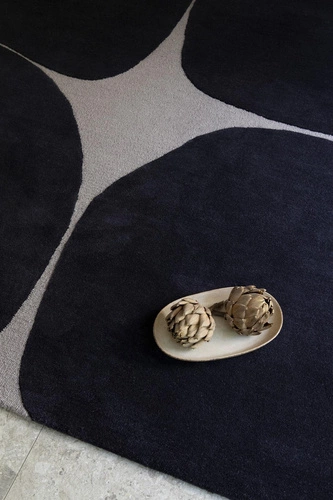 Moderní vlněný koberec Decor Bruta 250x350 černý do obýváku a ložnice snadné čištění