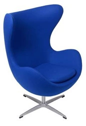Moderní otočné křeslo Egg inspirované modrým kašmírem do obýváku