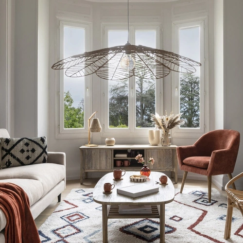 Hnědé sametové retro křeslo Sinel s opěrkami do obývacího pokoje Atmosphera