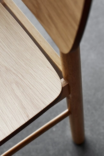 Dřevěná barová židle s opěrkou Barlow Actona do kuchyně a jídelny skandinávský dub 74 cm