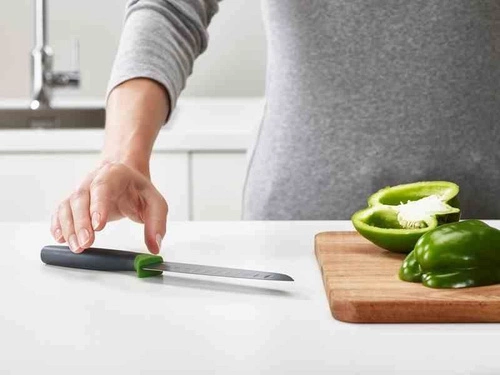 Kuchyňský organizér Joseph Joseph se 4 kuchyňskými noži na zeleninu a maso šedý