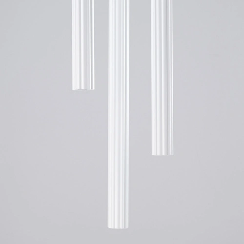 Moderní bílý závěsný lustr ARCHE 3P nastavitelný do obýváku a nad stůl 3-bodový