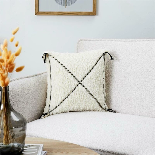Dekorační polštář Sherpa boho do obýváku a ložnice bílý s černým vzorem 40x40