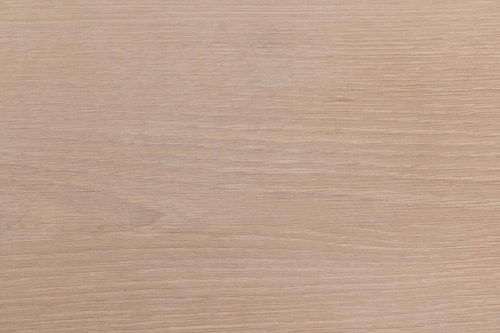 Moderní dřevěná komoda Linley na vysokých nohách s frézováním do obýváku 135 cm