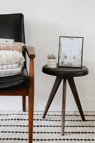 Černý kovový fotorámeček Prisma Umbra 13x18 cm na postavení i zavěšení moderní design