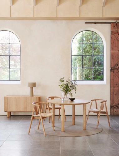 Dřevěná jídelní židle Relate s područkami dub boho