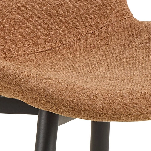 Jídelní čalouněná židle Esra Actona v barvě terracotta s černými nohami