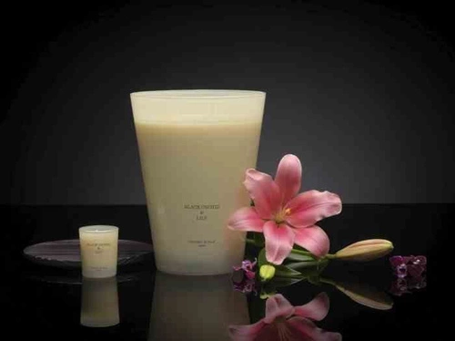 Sojová svíčka XXL Cereria Molla Black Orchid & Lily vonná do obýváku béžová 3,5 kg