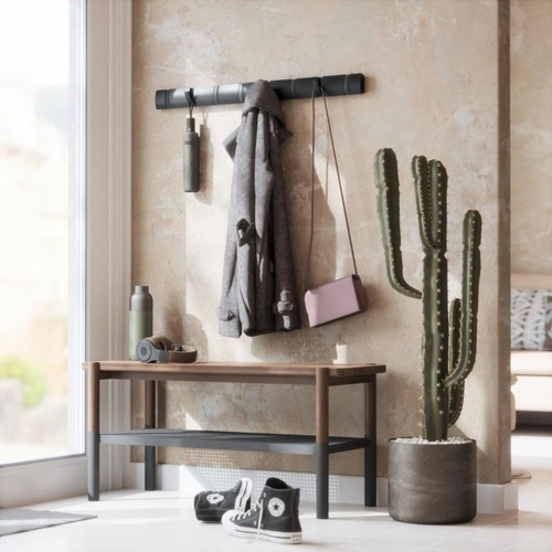 Nástěnný věšák na oblečení do předsíně Umbra Flip černý moderní dřevěný 8 háčků