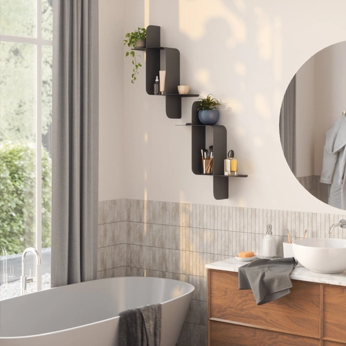 Sada 2 moderních černých nástěnných polic Montage Umbra na knihy a dekorace