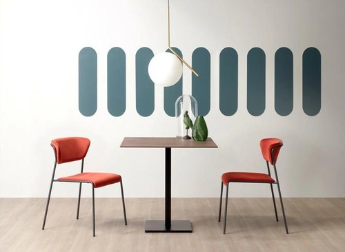 Čalouněná židle Lisa zelená se zlatými nohami do jídelny a obývacího pokoje moderní glamour