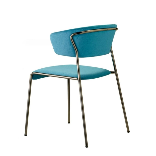 Čalouněné křeslo Lisa SCAB Design do obýváku a jídelny modré s kovovými nohami voděodolné