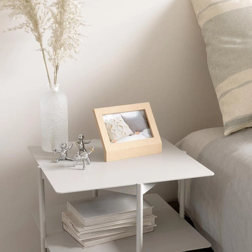 Stojací dřevěný fotorámeček 10x15 v přírodní barvě Podium Umbra moderní na stůl