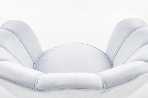 Křeslo mušle Amore světle modrý samet do obýváku moderní glamour na zlatých nohách Intesi