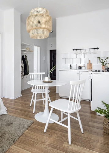 Kulatý jídelní stůl Simplet Skinny White 60 cm bílý moderní na jedné noze