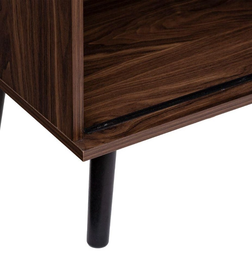 Vysoká hnědá komoda Asmar s policemi na nožkách do obýváku a ložnice 100 cm moderní