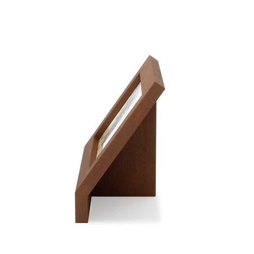 Dřevěný fotorámeček 10x15 stojací Podium ořech moderní Umbra na stůl