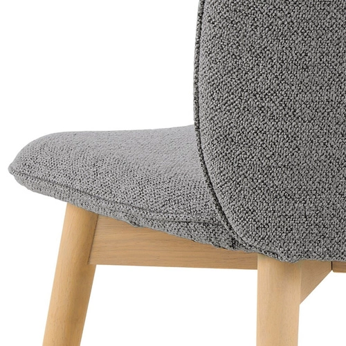 Čalouněná židle Cindy šedá Actona do jídelny a obýváku skandinávský styl s dřevem