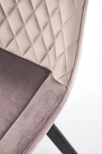 Otočená čalouněná jídelní židle z béžového veluru Veroniq Intesi moderní do jídelny a obýváku