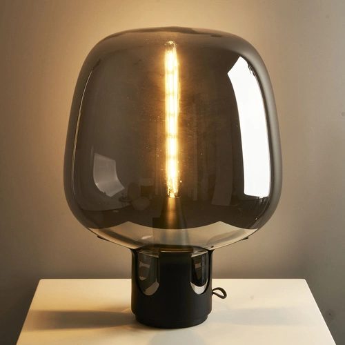 Moderní černá stolní lampa FATA s kouřovým sklem do obýváku nebo ložnice 46 cm Step into Design