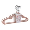 Sada 10 kovových ramínek na oblečení do skříně Messa růžová moderní Intesi
