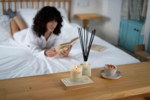 Velká dekorativní vonná sójová svíčka French Linen Cereria Molla do obývacího pokoje