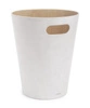 Dřevěný kancelářský odpadkový koš Umbra Woodrow bílý 7,5 l moderní design