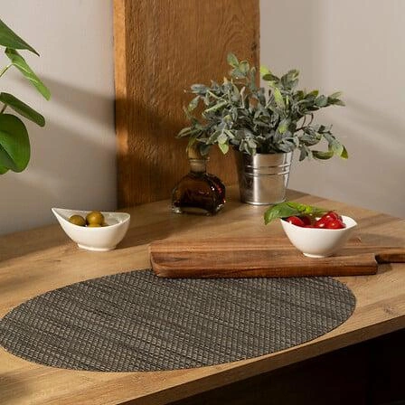 Černá kulatá prostírka pod talíř Maoli 48x35 cm do kuchyně a jídelny 5five