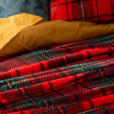 Klasická přehoz na postel v červeném kostkovaném vzoru 180x230 cm Atmosphera