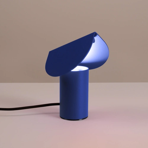Stolní LED lampa BISCUIT značky THORO LIGHTING v ultramarínové barvě

