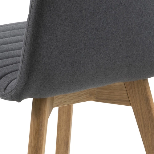 Čalouněná židle Arosa Actona do jídelny a obýváku šedá s dřevěnými nohami moderní