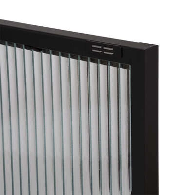 Černá moderní kovová komoda Aldir se skleněnými dvířky na nožkách 100 cm do obýváku