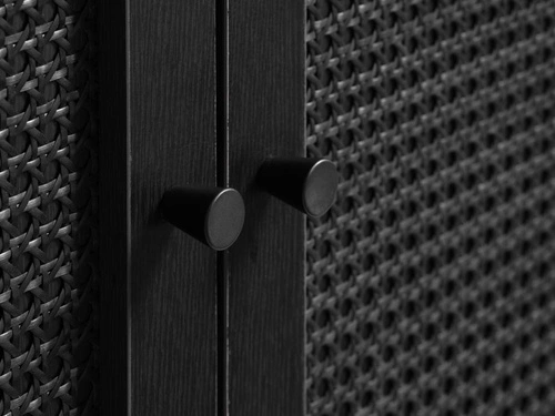 Komoda Pensacola černá moderní na nožičkách do obýváku 140 cm