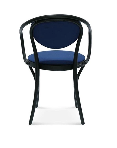 Jídelní čalouněné dřevěné křeslo s područkami Fameg B-9 na míru do jídelny nebo obýváku