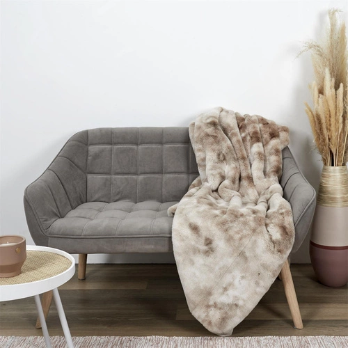 Hřejivá a měkká fleecová deka Furry Intesi 140x200 na pohovku do obýváku