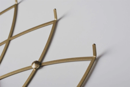 Lotos zlatý kovový nástěnný věšák moderní do předsíně POLYHEDRA