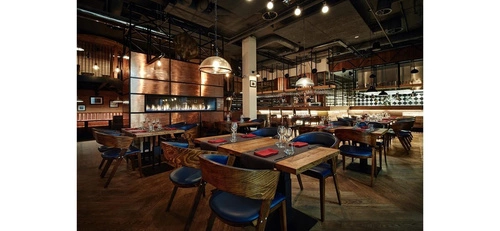 Čalouněná židle Fameg Cosy dub premium s područkami do jídelny nebo obýváku na míru