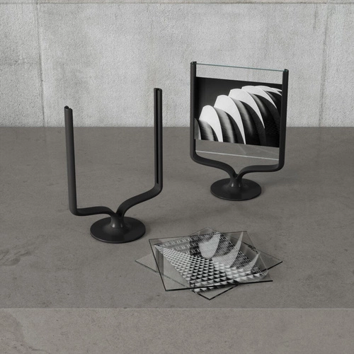 Stojací hliníkový fotorámeček 10x15 Umbra Wishbone černý loftový na stůl