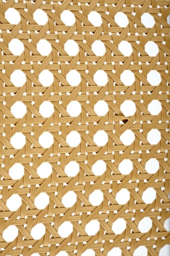 Jídelní židle Seraphine šedá čalouněná sametová s ratanovým opěradlem Intesi moderní