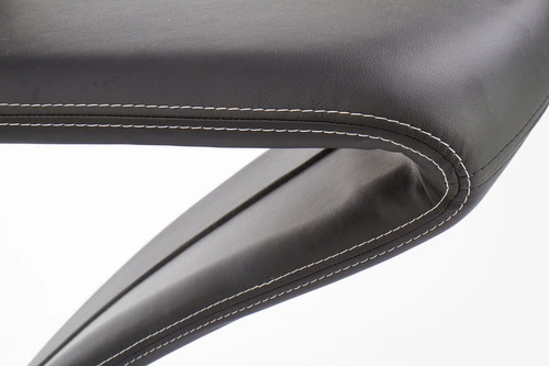 Čalouněná židle Georgio Intesi černá ekokůže na lyžinách do jídelny a obývacího pokoje moderní