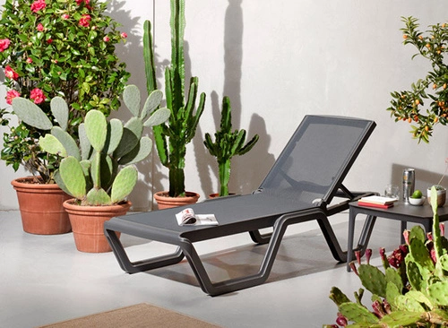 Zahradní lehátko Vela SCAB Design černé moderní technopolymer polohovatelné stohovatelné